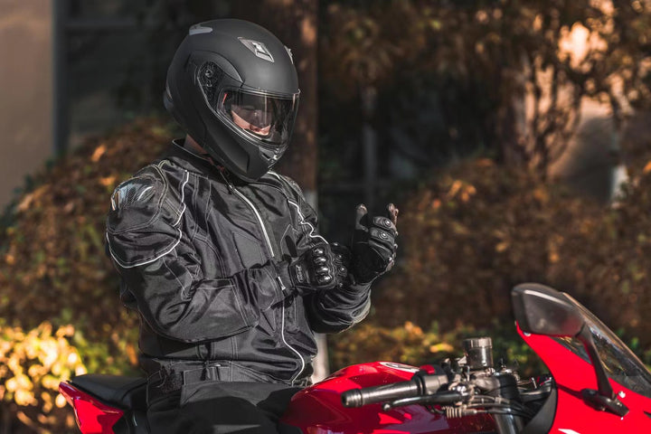 What is it like to ride with a Bluetooth helmet? How much riding distance should be kept to make the communication signal good?