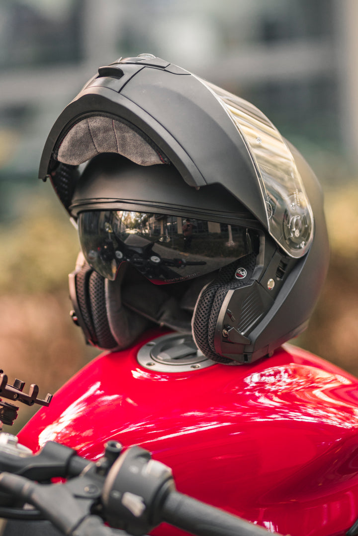 Is the convenience of Bluetooth helmets for riders only reflected in the intercom with other riders?