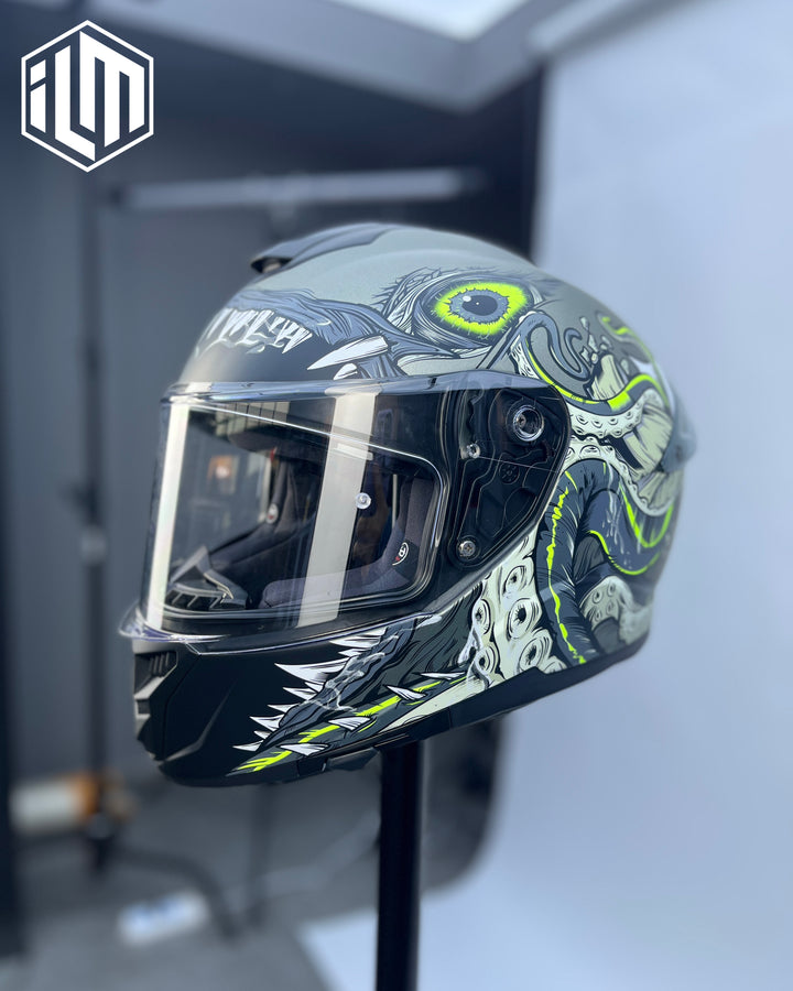 Quick check! Is your motorcycle helmet still within the warranty period? Under what circumstances must a helmet be replaced?